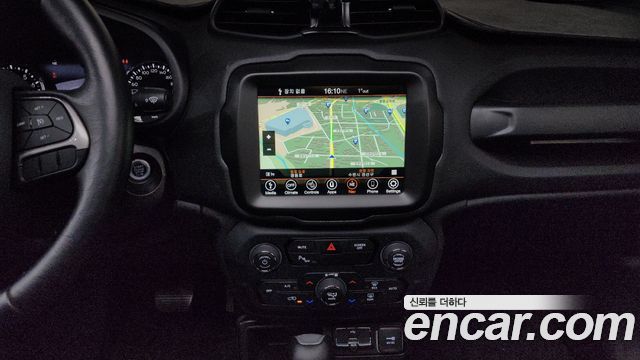 Jeep Renegade 1.3 Limited 2022 — фото 14