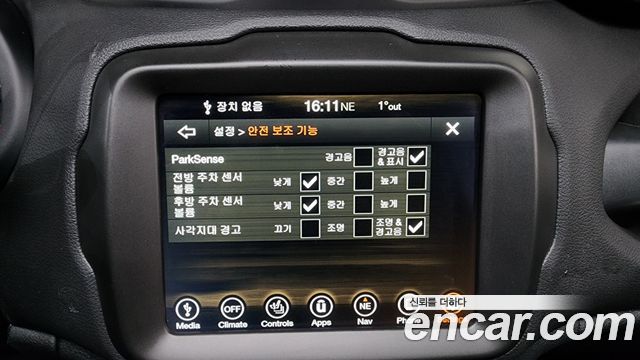 Jeep Renegade 1.3 Limited 2022 — фото 16
