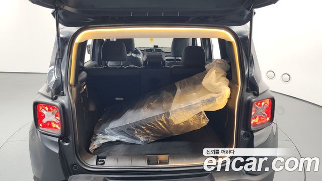 Jeep Renegade 1.3 Limited 2022 — фото 20