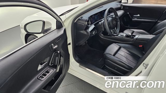 Mercedes-Benz A-Class (W177) A250 4MATIC Sedan 2020 — фото 11