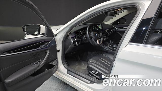 BMW 5 Series (G30) 520d Luxury Special Edition 2018 — фото 10