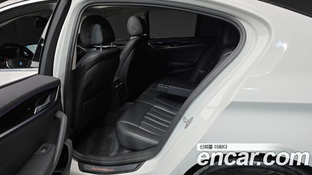BMW 5 Series (G30) 520d Luxury Special Edition 2018 — фото 11