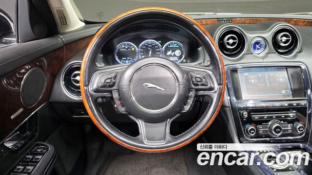 Jaguar XJ 3.0D Premium Luxury LWB X351 2011 — фото 13