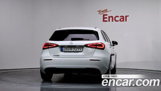 Mercedes-Benz A-Class (W177) A220 Hatchback 2020 — фото 4