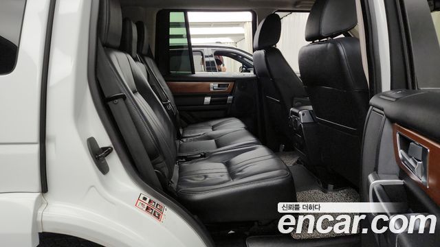 Land Rover Discovery 4 3.0 SDV6 SE 2015 — фото 12