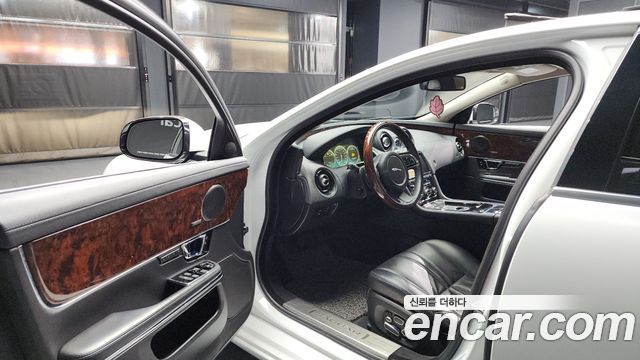 Jaguar XJ 3.0D Premium Luxury LWB X351 2015 — фото 10