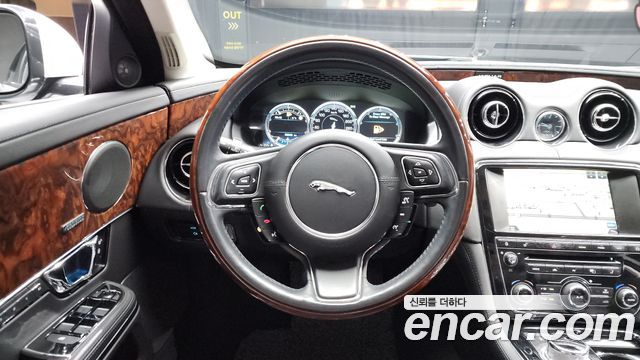 Jaguar XJ 3.0D Premium Luxury LWB X351 2015 — фото 13