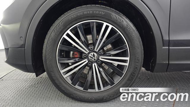 Volkswagen Tiguan (II) 2.0 TDI Premium 2021 — фото 5