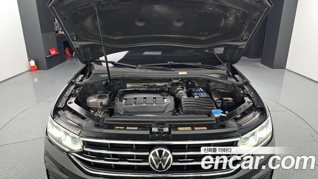 Volkswagen Tiguan (II) 2.0 TDI Premium 2021 — фото 6