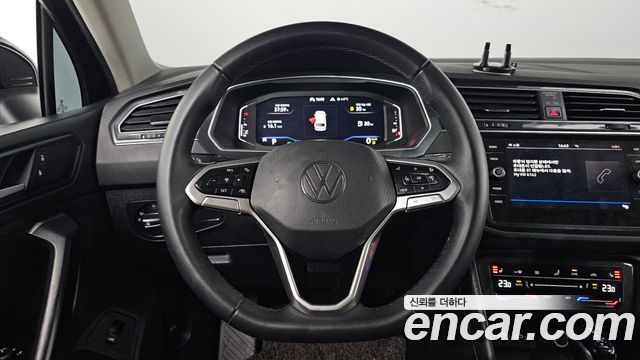 Volkswagen Tiguan (II) 2.0 TDI Premium 2021 — фото 13