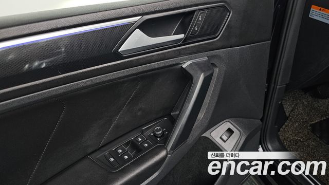 Volkswagen Tiguan (II) 2.0 TDI Premium 2021 — фото 18