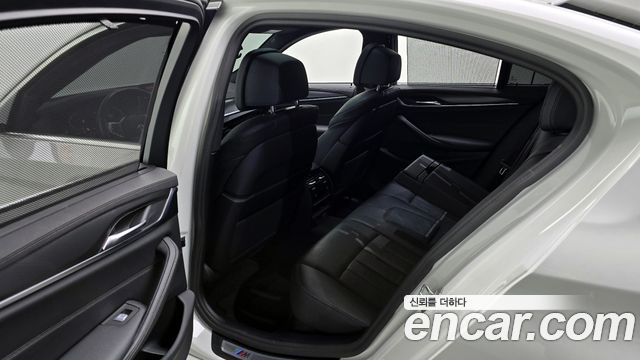 BMW 5 Series (G30) 520i M Sport 2023 — фото 11