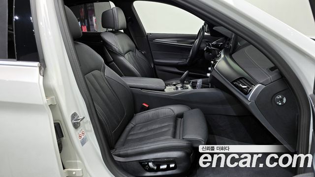 BMW 5 Series (G30) 520i M Sport 2023 — фото 12