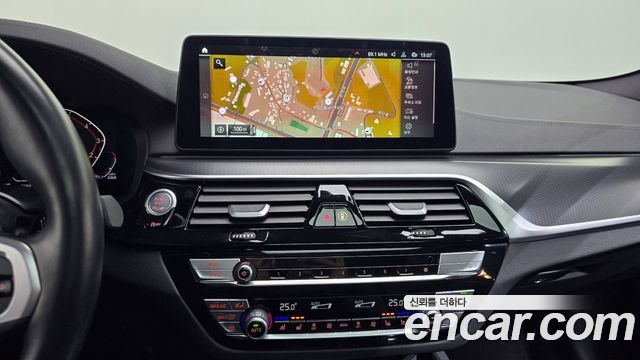 BMW 5 Series (G30) 520i M Sport 2023 — фото 15
