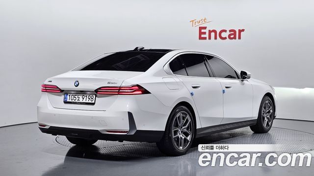 BMW 5 Series (G60) 530i xDrive 2024 — фото 2