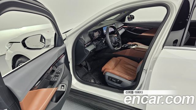 BMW 5 Series (G60) 530i xDrive 2024 — фото 11