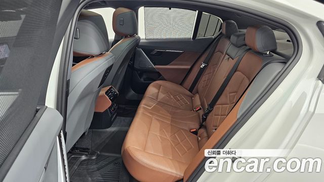 BMW 5 Series (G60) 530i xDrive 2024 — фото 12