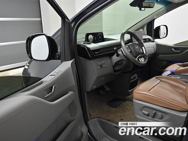 Hyundai Staria 4WD Lounge 9-Seater Inspiration 2022 — фото 15