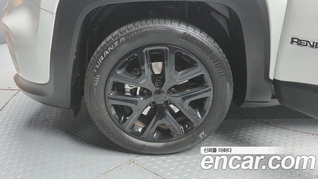 Jeep Renegade 1.3 Limited 2022 — фото 5