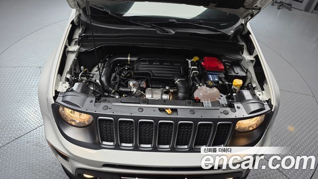 Jeep Renegade 1.3 Limited 2022 — фото 6