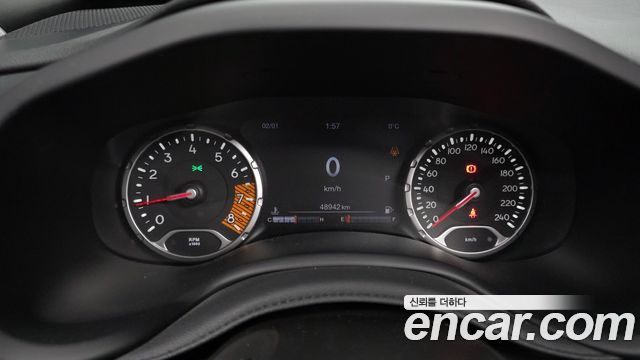 Jeep Renegade 1.3 Limited 2022 — фото 8
