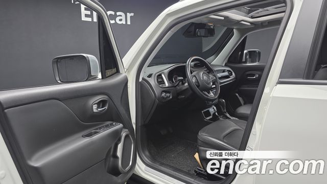 Jeep Renegade 1.3 Limited 2022 — фото 10