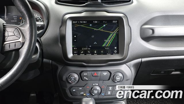 Jeep Renegade 1.3 Limited 2022 — фото 14