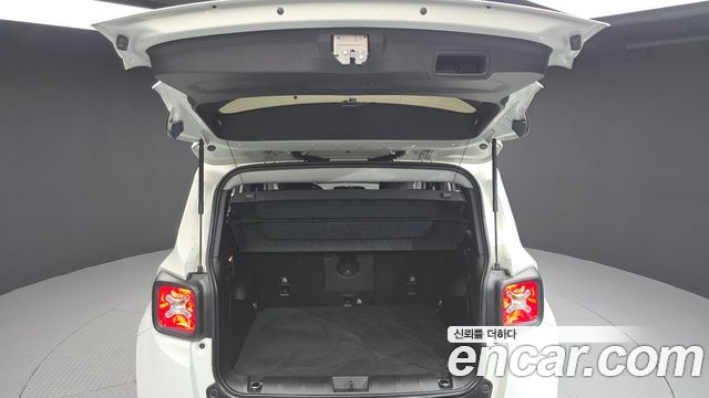 Jeep Renegade 1.3 Limited 2022 — фото 16