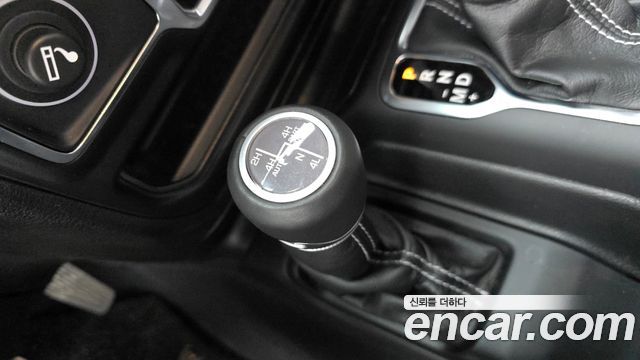 Jeep Wrangler (JL) 2.0 Overland Power Top 4Door 4xe 2022 — фото 17