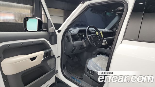 Land Rover Defender (L663) 130 D300 X-Dynamic HSE 2023 — фото 10