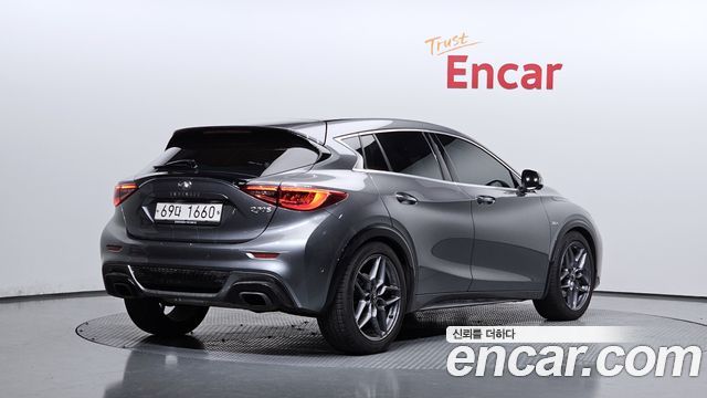 Infiniti Q30 2.0 Exclusive 2017 — фото 2