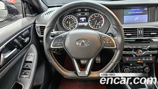 Infiniti Q30 2.0 Exclusive 2017 — фото 13