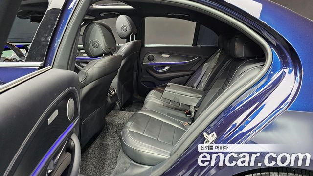 Mercedes-Benz E-Class (W213) E220d 4MATIC AMG Line 2021 — фото 12