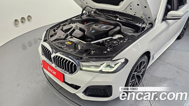 BMW 5 Series (G30) 530e M Sport 2021 — фото 6