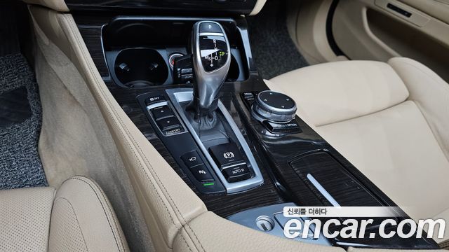 BMW 5 Series (F10) 528i Luxury Plus 2016 — фото 9