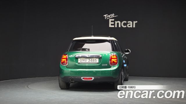 MINI Cooper 5Door 60th Edition 3rd 2019 — фото 4