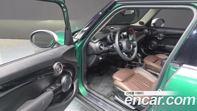 MINI Cooper 5Door 60th Edition 3rd 2019 — фото 10