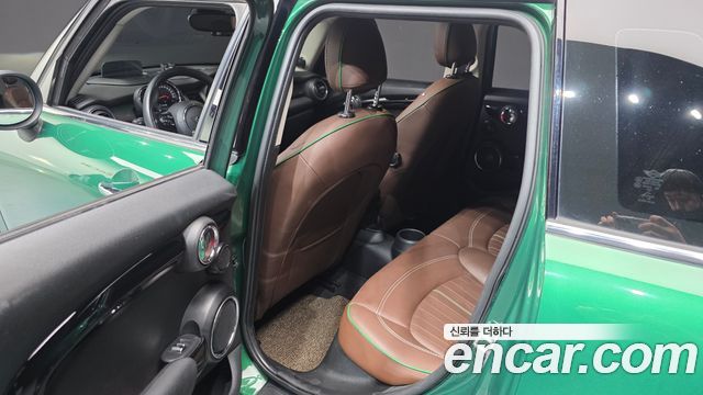 MINI Cooper 5Door 60th Edition 3rd 2019 — фото 11