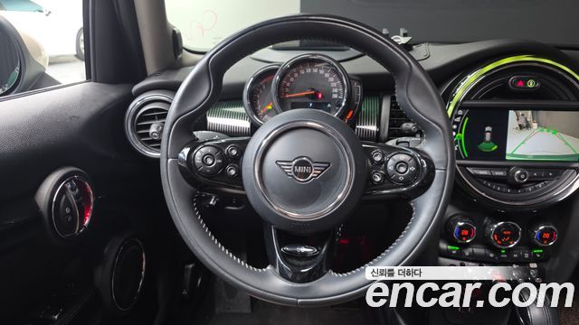 MINI Cooper 5Door 60th Edition 3rd 2019 — фото 13