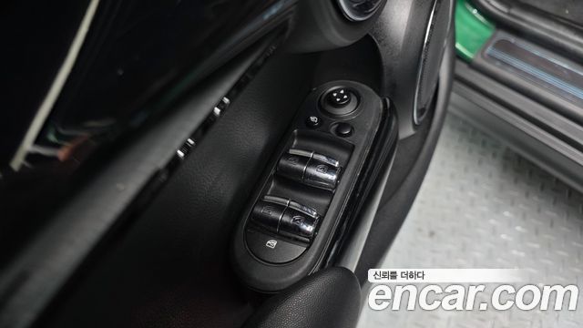 MINI Cooper 5Door 60th Edition 3rd 2019 — фото 14