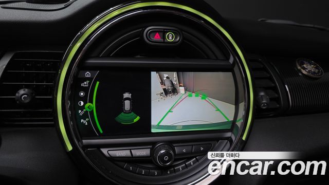 MINI Cooper 5Door 60th Edition 3rd 2019 — фото 17