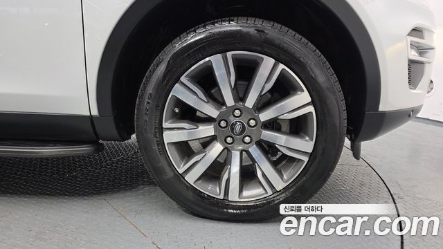 Land Rover Discovery Sport 2.0 TD4 HSE Luxury 2017 — фото 5