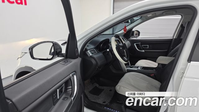 Land Rover Discovery Sport 2.0 TD4 HSE Luxury 2017 — фото 11