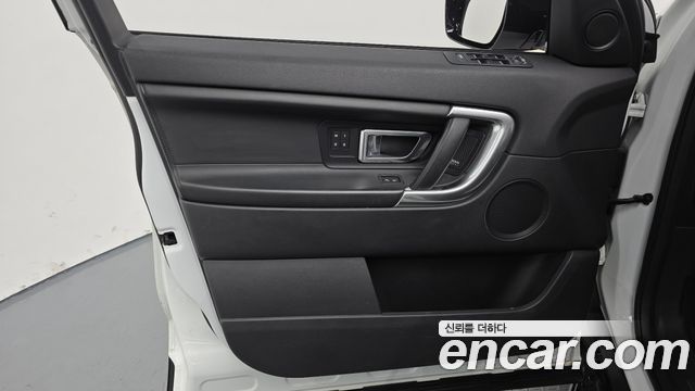 Land Rover Discovery Sport 2.0 TD4 HSE Luxury 2017 — фото 17