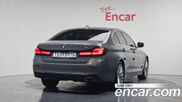 BMW 5 Series (G30) 530e Luxury 2021 — фото 2