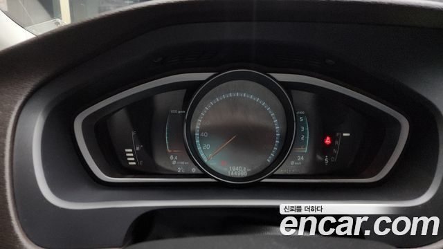 Volvo V40 D2 2nd 2015 — фото 8