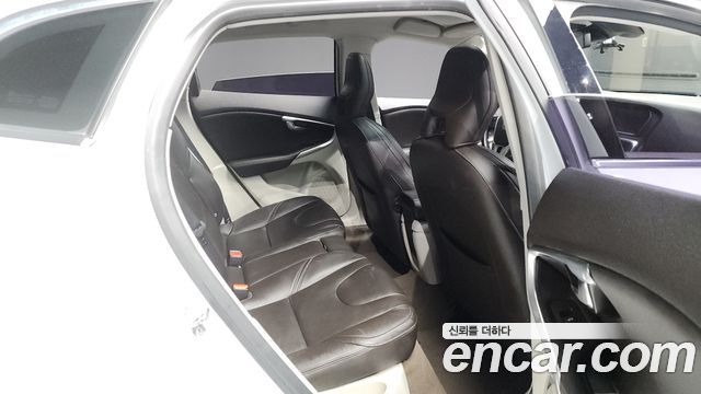 Volvo V40 D2 2nd 2015 — фото 12