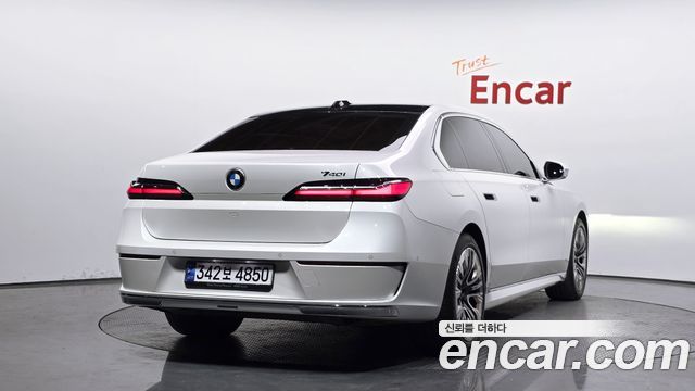 BMW 7 Series (G70) 740i sDrive Design Pure Excellence 2023 — фото 2
