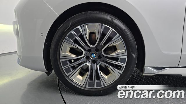 BMW 7 Series (G70) 740i sDrive Design Pure Excellence 2023 — фото 5