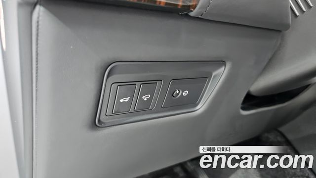 Land Rover Range Rover (IV) 4.4 SDV8 AB LWB DIESEL 2016 — фото 9